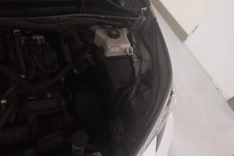 Used Toyota SIENNA 2023 2.5L Hybrid Deluxe Edition Engine Bay Left