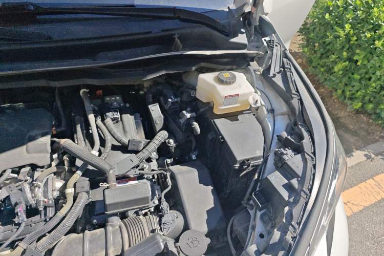 Used Toyota SIENNA 2023 2.5L Hybrid Deluxe Edition Engine Bay Left