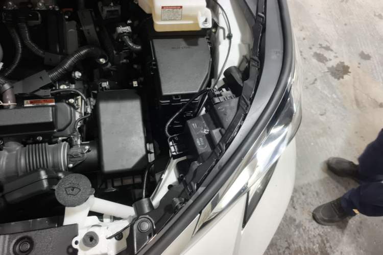 Used Toyota SIENNA 2023 2.5L Hybrid Deluxe Edition Engine Bay Left