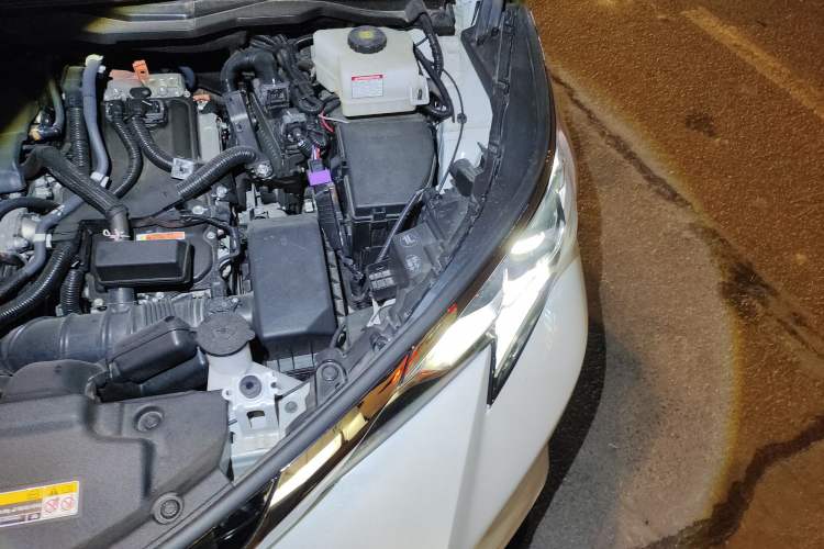 Used Toyota SIENNA 2023 2.5L Hybrid Comfort Edition Engine Bay Left