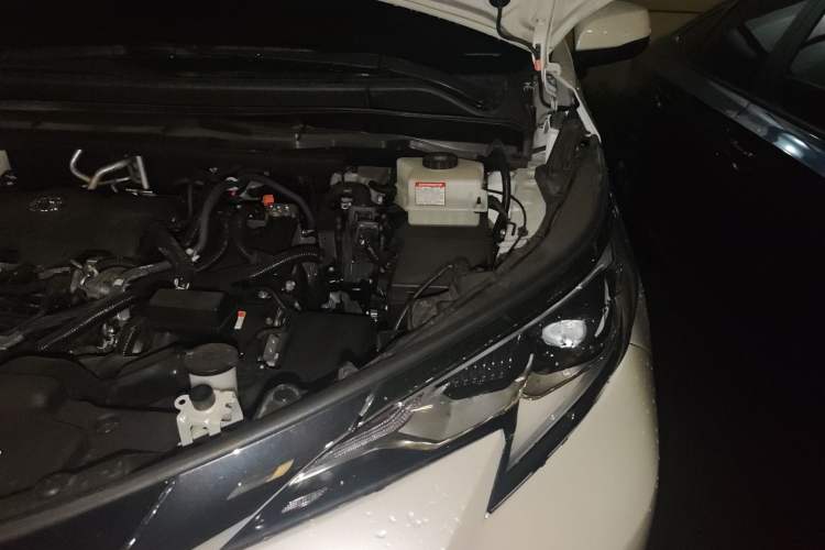 Used Toyota SIENNA 2023 2.5L Hybrid Comfort Edition Engine Bay Left