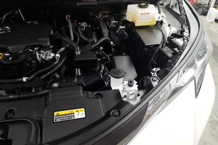 Used Toyota SIENNA 2023 2.5L Hybrid Comfort Edition Engine Bay Left