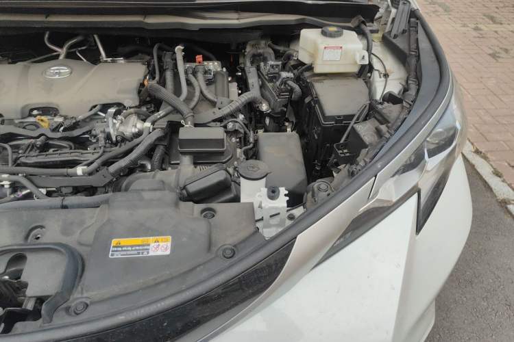 Used Toyota SIENNA 2023 2.5L Hybrid Deluxe Edition Engine Bay Left