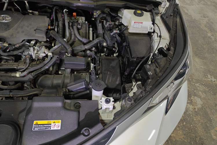 Used Toyota SIENNA 2023 2.5L Hybrid Deluxe Edition Engine Bay Left
