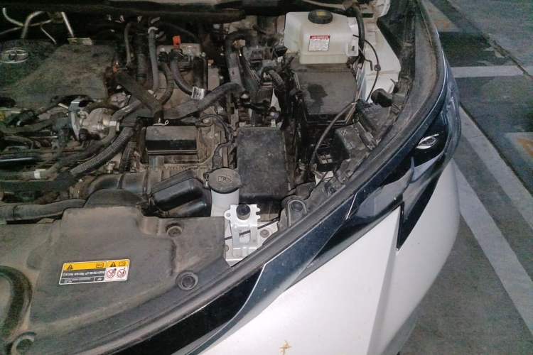 Used Toyota SIENNA 2023 2.5L Hybrid Deluxe Edition Engine Bay Left