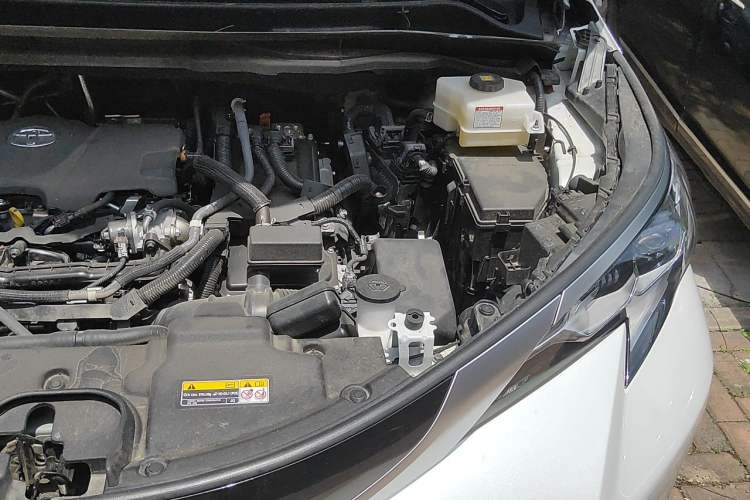 Used Toyota SIENNA 2023 2.5L Hybrid Deluxe Edition Engine Bay Left