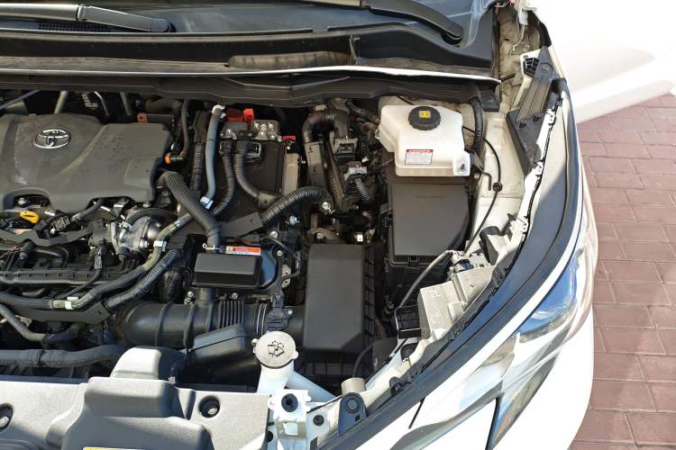 Used Toyota SIENNA 2023 2.5L Hybrid Deluxe Edition Engine Bay Left