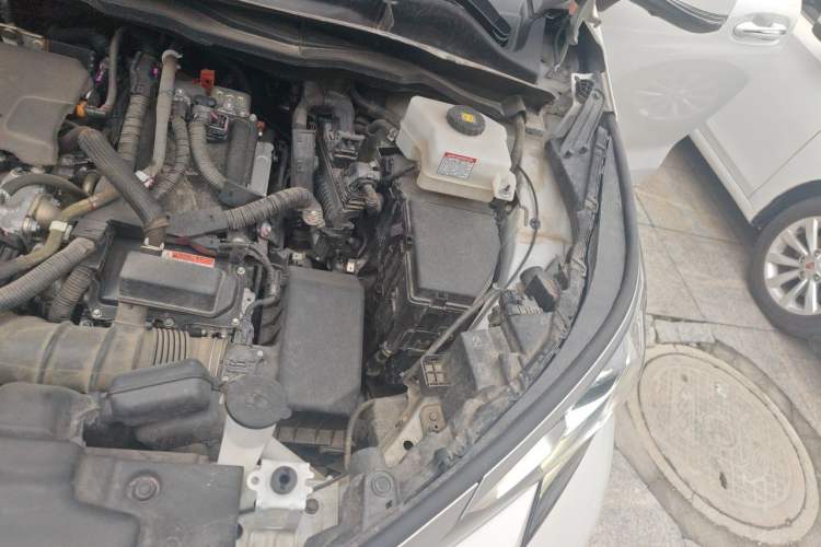 Used Toyota SIENNA 2023 2.5L Hybrid Deluxe Edition Engine Bay Left