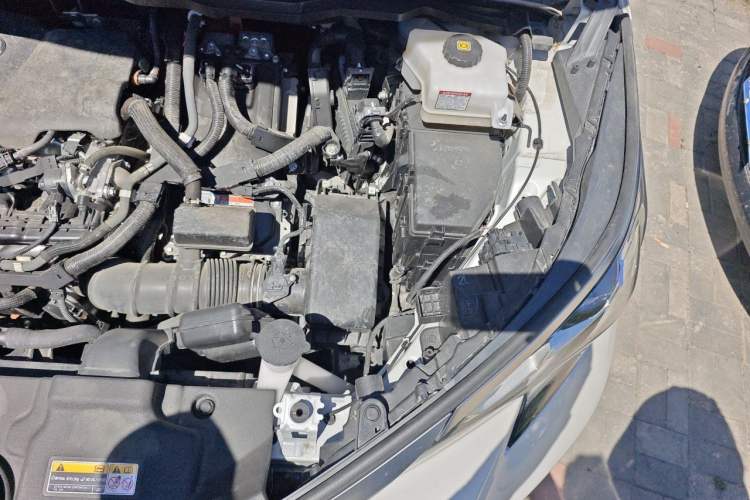 Used Toyota SIENNA 2023 2.5L Hybrid Deluxe Edition Engine Bay Left