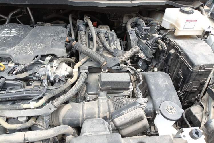 Used Toyota SIENNA 2023 2.5L Hybrid Deluxe Edition Engine Bay Left