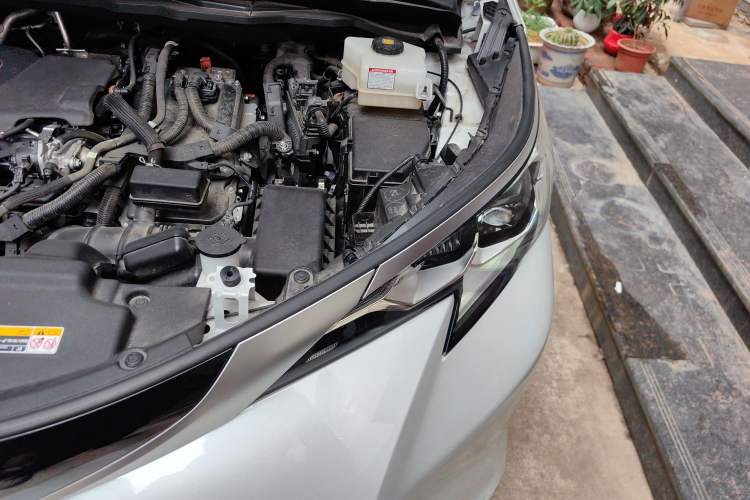 Used Toyota SIENNA 2023 2.5L Hybrid Deluxe Edition Engine Bay Left