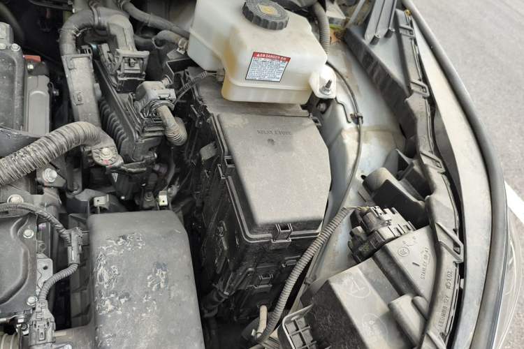 Used Toyota SIENNA 2023 2.5L Hybrid Ultimate Edition Engine Bay Left