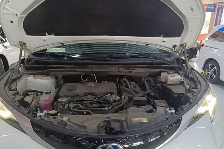 Used Toyota SIENNA 2023 2.5L Hybrid Deluxe Edition Engine Bay