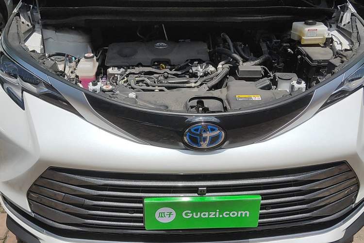 Used Toyota SIENNA 2023 2.5L Hybrid Deluxe Edition Engine Bay