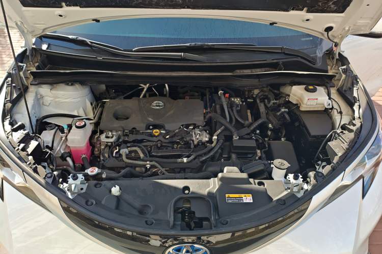 Used Toyota SIENNA 2023 2.5L Hybrid Deluxe Edition Engine Bay