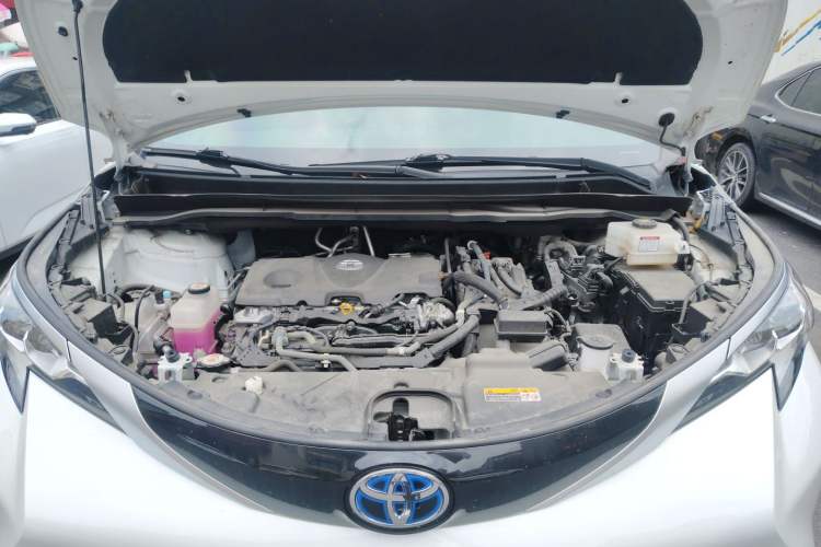 Used Toyota SIENNA 2023 2.5L Hybrid Deluxe Edition Engine Bay