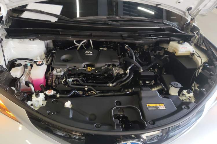 Used Toyota SIENNA 2023 2.5L Hybrid Luxury Edition Engine Bay