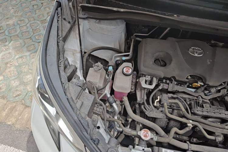 Used Toyota SIENNA 2023 2.5L Hybrid Deluxe Edition Engine Bay Right