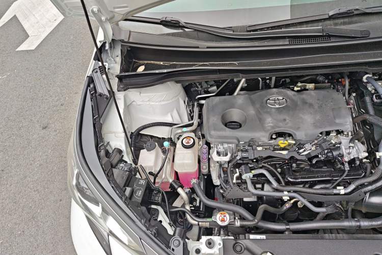 Used Toyota SIENNA 2023 2.5L Hybrid Ultimate Edition Engine Bay Right