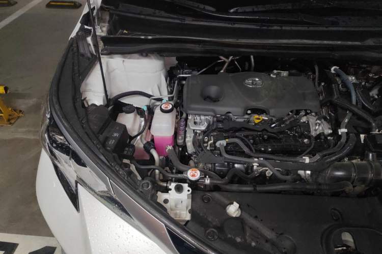 Used Toyota SIENNA 2023 Updated Version 2.5L Hybrid Platinum Edition Engine Bay Right