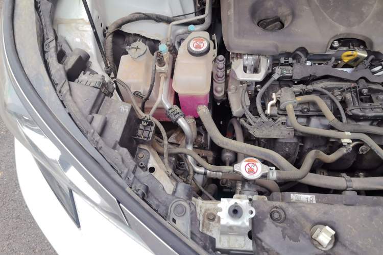 Used Toyota SIENNA 2023 2.5L Hybrid Comfort Edition Engine Bay Right