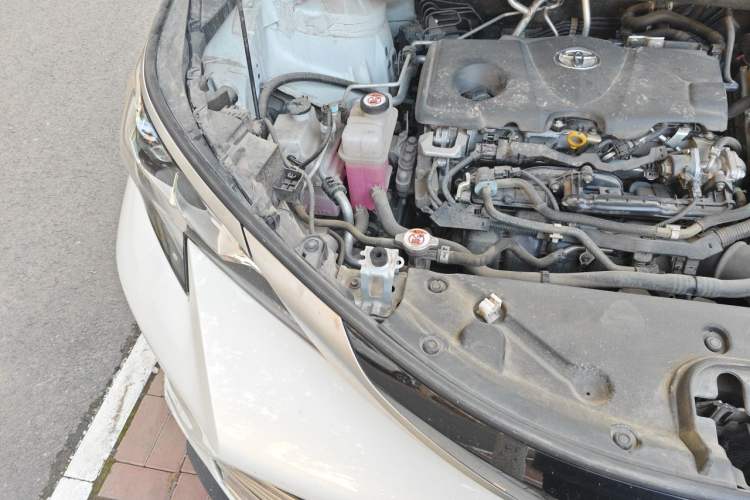 Used Toyota SIENNA 2023 2.5L Hybrid Luxury Edition Engine Bay Right
