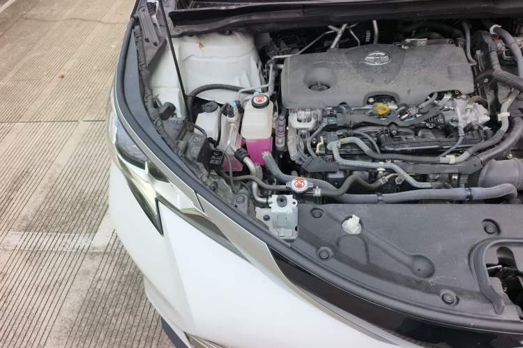 Used Toyota SIENNA 2023 2.5L Hybrid Deluxe Edition Engine Bay Right