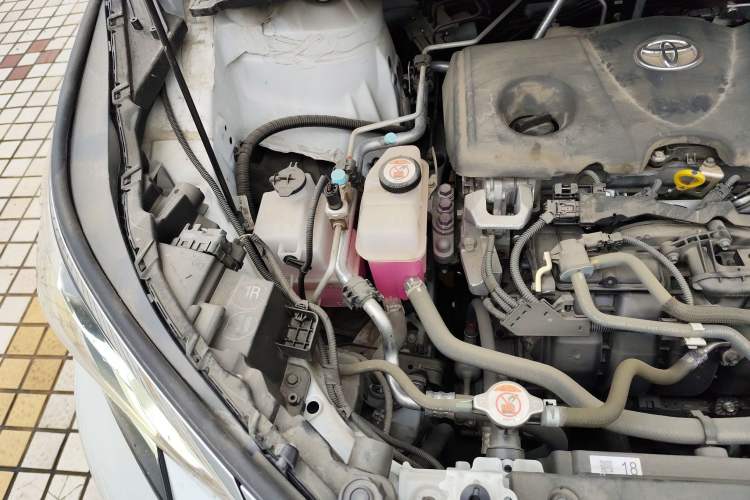 Used Toyota SIENNA 2023 2.5L Hybrid Comfort Edition Engine Bay Right