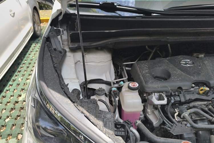 Used Toyota SIENNA 2023 2.5L Hybrid Comfort Edition Engine Bay Right