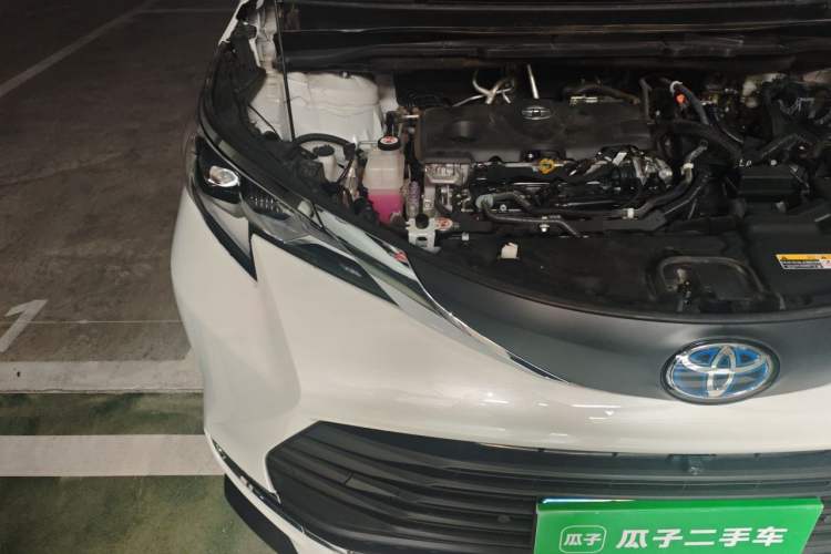 Used Toyota SIENNA 2023 2.5L Hybrid Comfort Edition Engine Bay Right