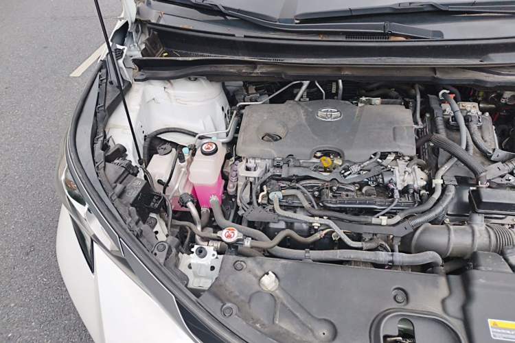 Used Toyota SIENNA 2023 2.5L Hybrid Deluxe Edition Engine Bay Right