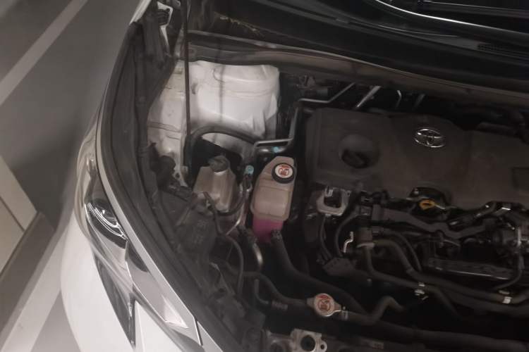 Used Toyota SIENNA 2023 2.5L Hybrid Deluxe Edition Engine Bay Right