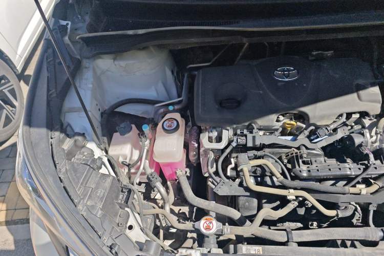Used Toyota SIENNA 2023 2.5L Hybrid Deluxe Edition Engine Bay Right
