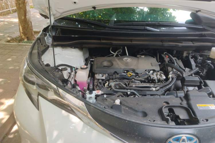 Used Toyota SIENNA 2023 2.5L Hybrid Comfort Edition Engine Bay Right