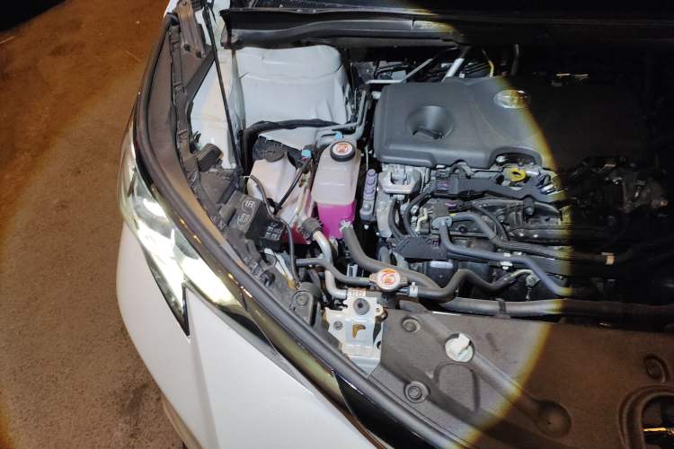 Used Toyota SIENNA 2023 2.5L Hybrid Comfort Edition Engine Bay Right
