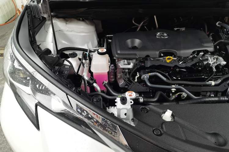 Used Toyota SIENNA 2023 2.5L Hybrid Comfort Edition Engine Bay Right