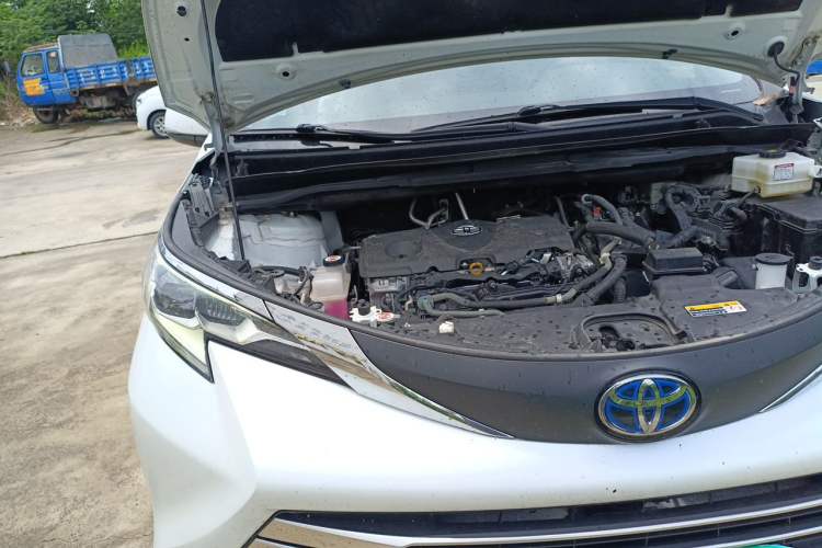 Used Toyota SIENNA 2023 2.5L Hybrid Comfort Edition Engine Bay Right