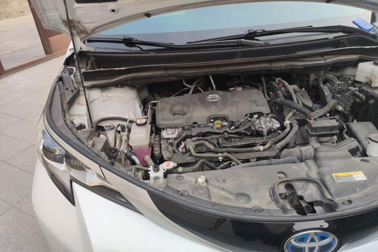 Used Toyota SIENNA 2023 2.5L Hybrid Deluxe Edition Engine Bay Right
