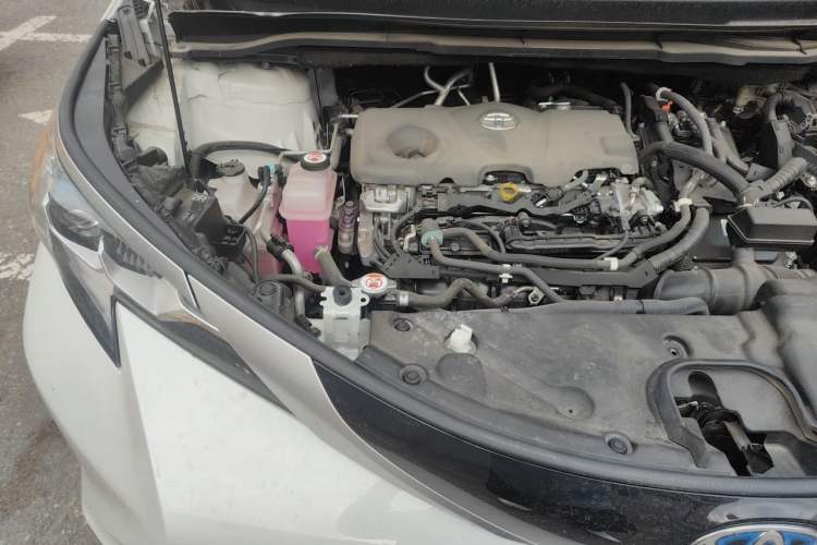 Used Toyota SIENNA 2023 2.5L Hybrid Deluxe Edition Engine Bay Right