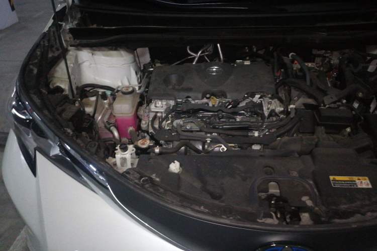 Used Toyota SIENNA 2023 2.5L Hybrid Comfort Edition Engine Bay Right
