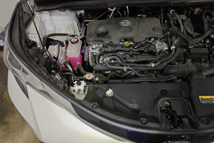 Used Toyota SIENNA 2023 2.5L Hybrid Deluxe Edition Engine Bay Right
