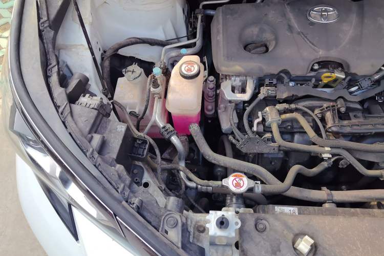Used Toyota SIENNA 2023 2.5L Hybrid Comfort Edition Engine Bay Right