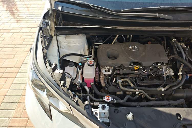 Used Toyota SIENNA 2023 2.5L Hybrid Deluxe Edition Engine Bay Right