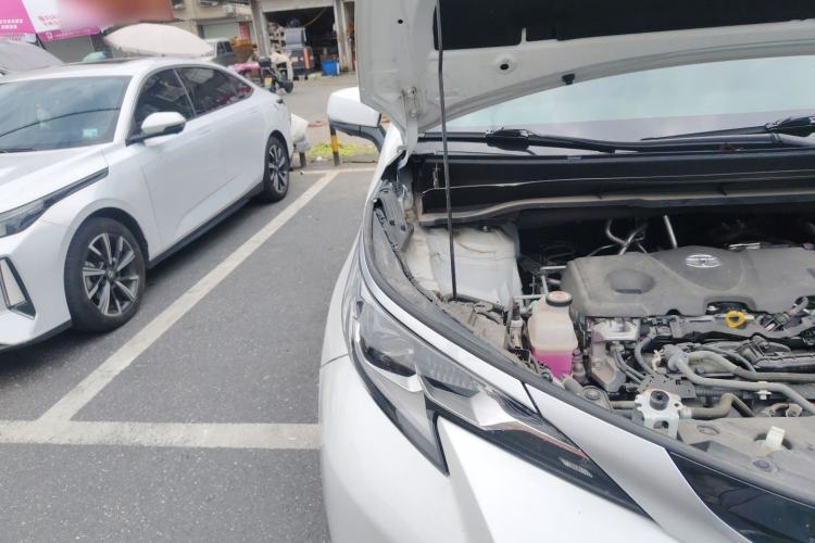 Used Toyota SIENNA 2023 2.5L Hybrid Deluxe Edition Engine Bay Right