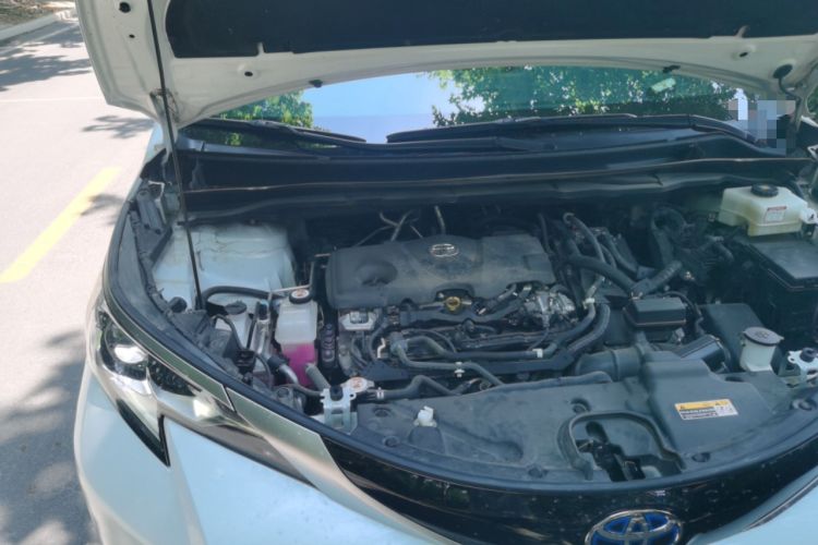 Used Toyota SIENNA 2023 2.5L Hybrid Luxury Edition Engine Bay Right