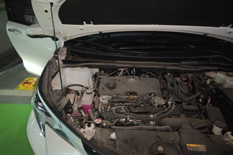 Used Toyota SIENNA 2023 2.5L Hybrid Platinum Edition Engine Bay Right