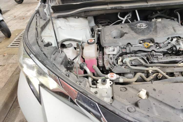 Used Toyota SIENNA 2023 2.5L Hybrid Comfort Edition Engine Bay Right