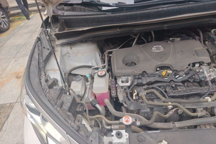 Used Toyota SIENNA 2023 2.5L Hybrid Deluxe Edition Engine Bay Right