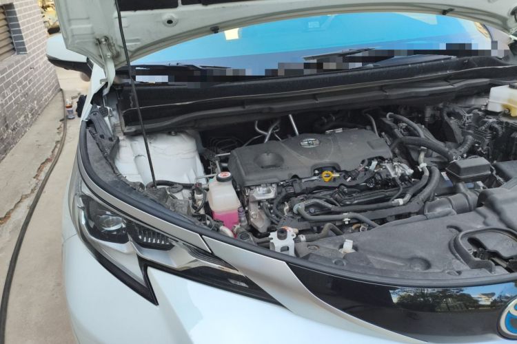 Used Toyota SIENNA 2023 2.5L Hybrid Deluxe Edition Engine Bay Right