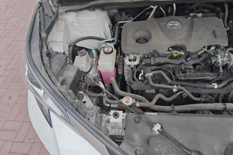 Used Toyota SIENNA 2023 2.5L Hybrid Platinum Edition Engine Bay Right